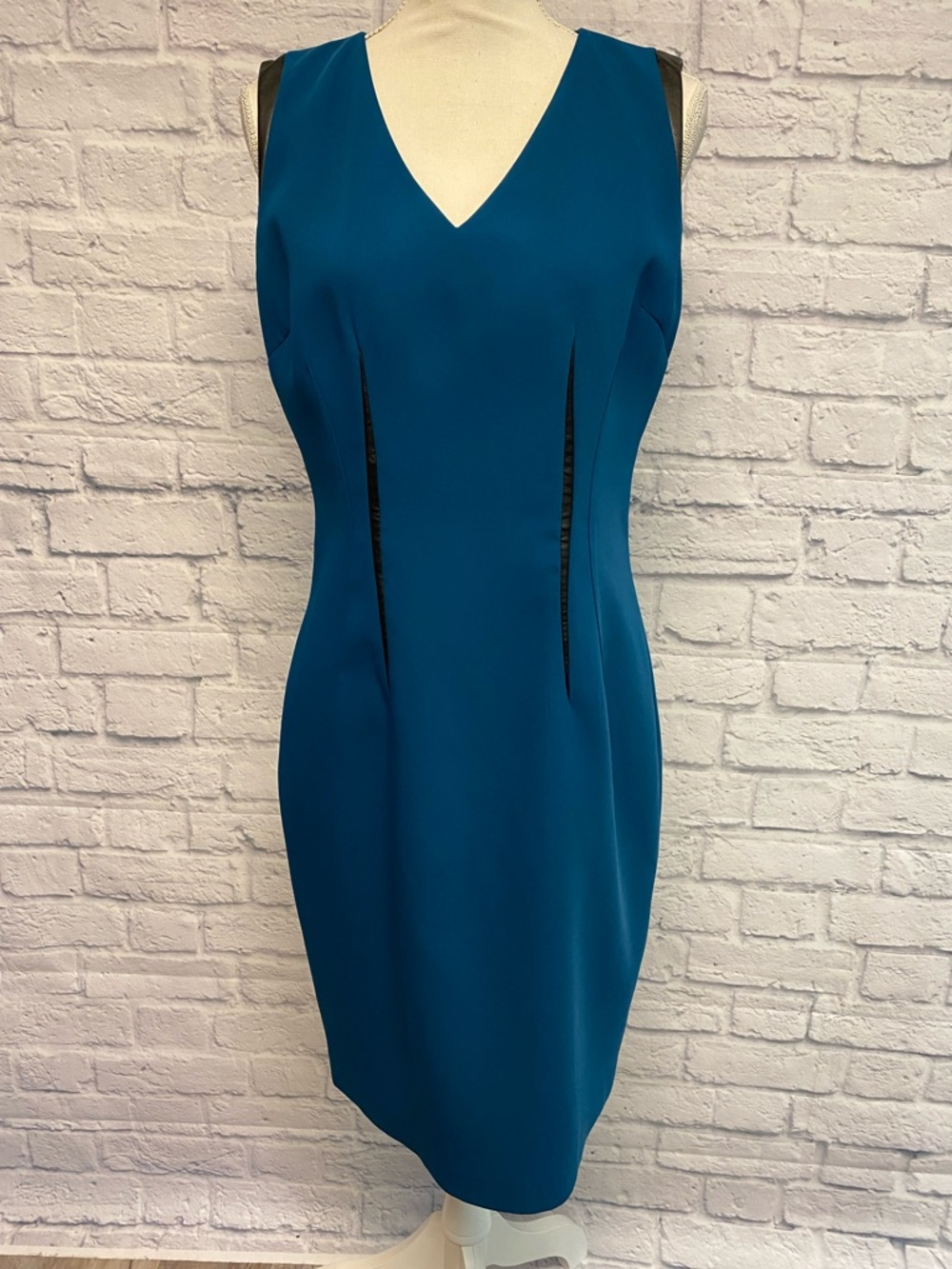 T Tahari Teal V-Neck Sheath Dress with Leather Accents Size 8